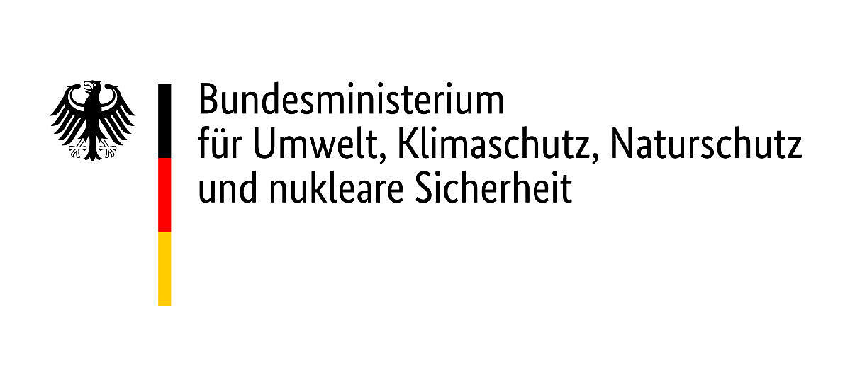 Logo des Bundesministeriums für Umwelt, Klimaschutz, Naturschutz und nukleare Sicherheit mit Bundesadler und schwarz-rot-goldener Farbverlaufsleiste.