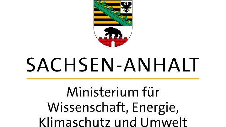 Wappen mit den Farben Schwarz-Gelb-Grün und darunter der Schriftzug „Sachsen-Anhalt“. Das Ministerium für Wissenschaft, Energie, Klimaschutz und Umwelt ist abgebildet.