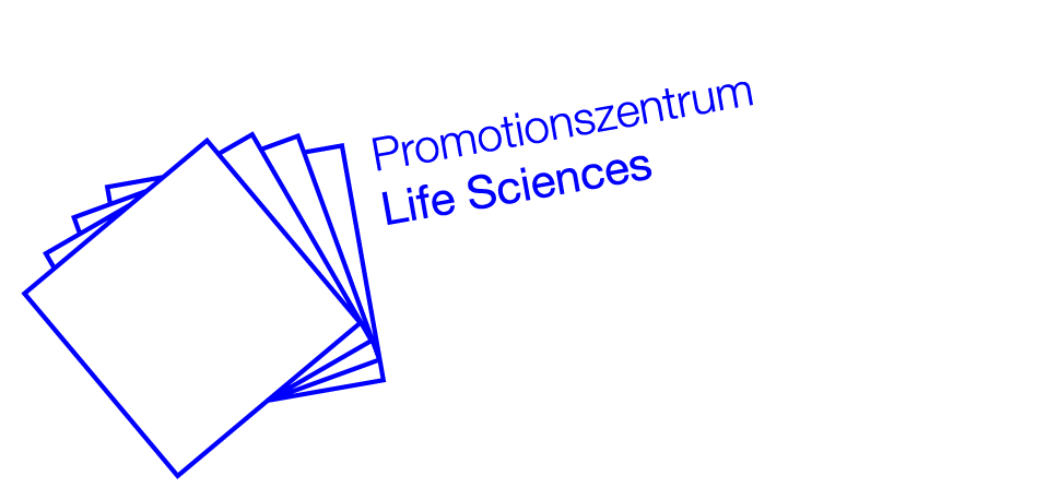 Ein Stapel blauer, gefalteter Dokumente oder Blätter, die schräg übereinander liegen, mit der Beschriftung „Promotionszentrum Life Sciences“.