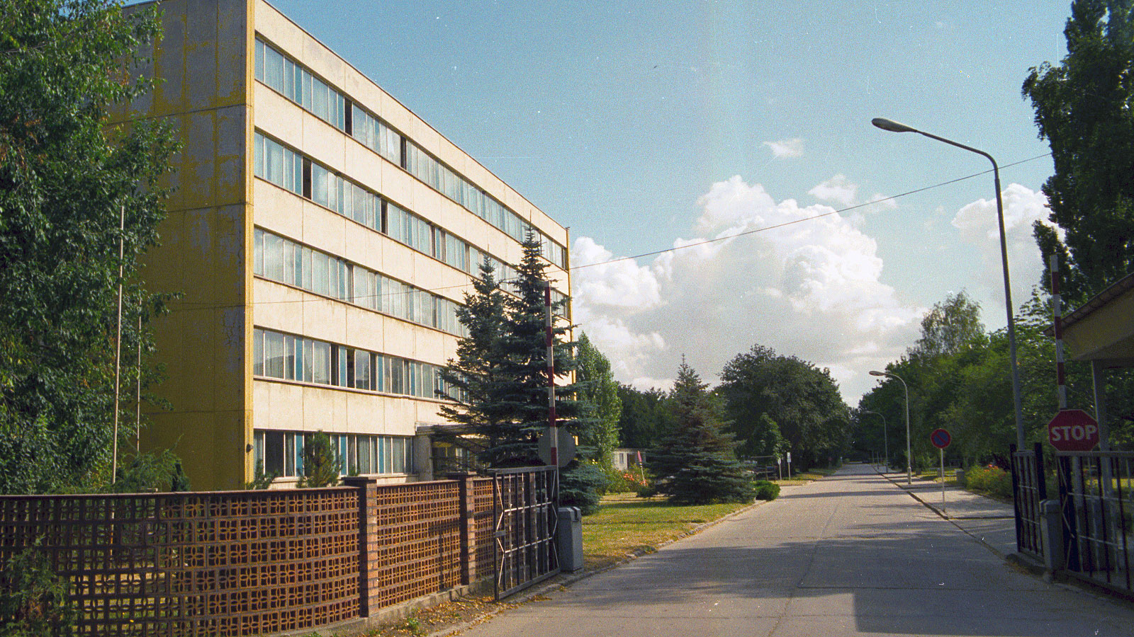 1994 Hauptgebaeude in Bernburg