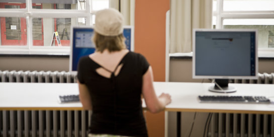 Studierende am PC