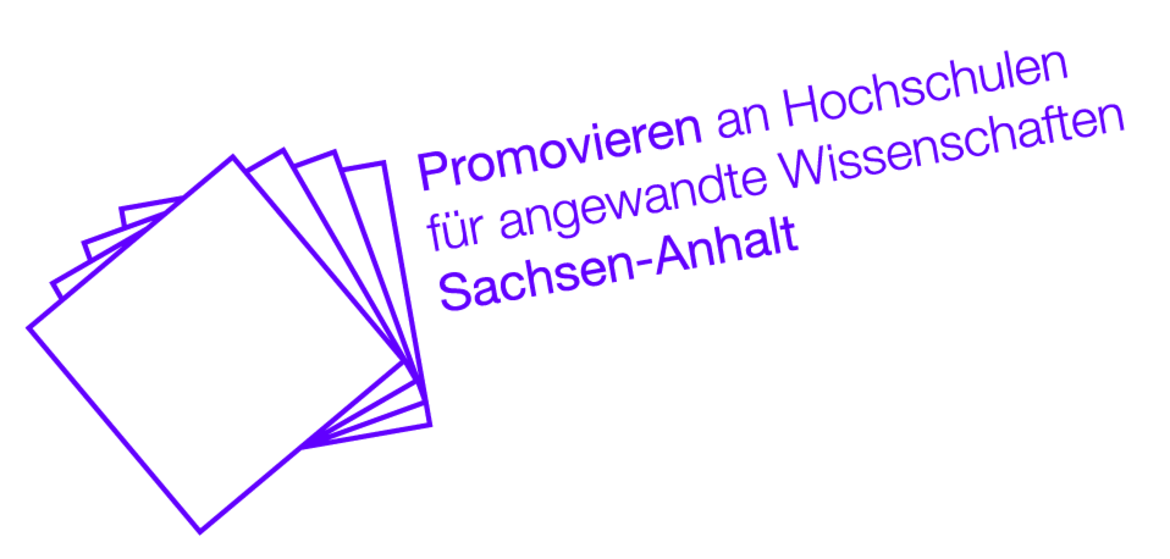 Ein Stapel aus fünf überlappenden, leeren Dokumenten oder Plakaten symbolisiert die Möglichkeit, an Hochschulen in Sachsen-Anhalt im Bereich der angewandten Wissenschaften zu promovieren.