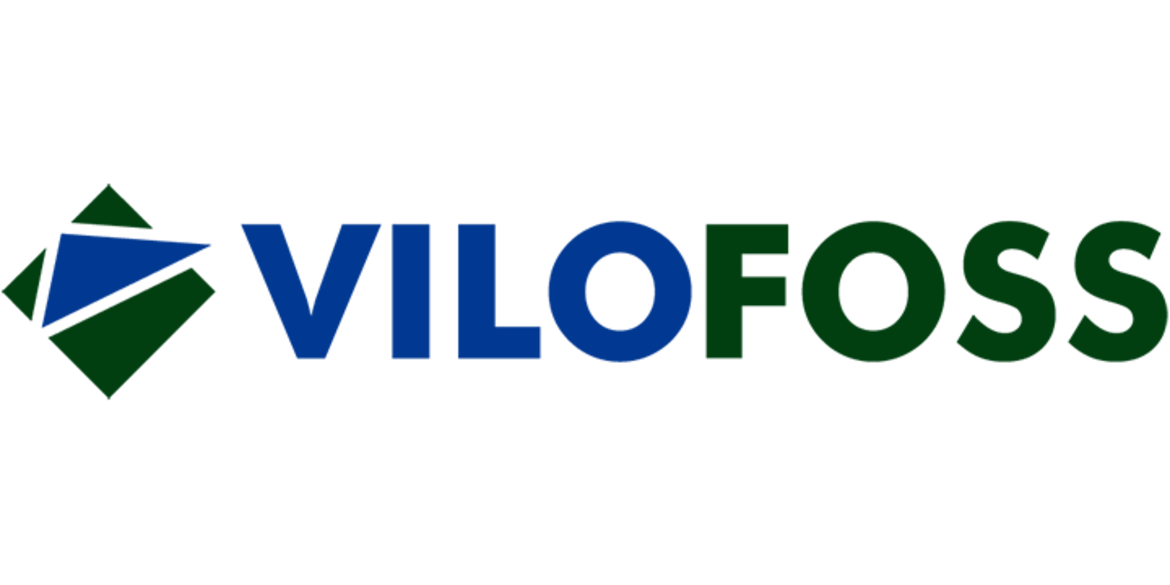 Logo des Unternehmens Vilofoss mit dem Schriftzug in Großbuchstaben, wobei „Vilo“ in dunkelgrün und „foss“ in blau dargestellt ist, kombiniert mit einem grünen, dreieckigen Symbol links.