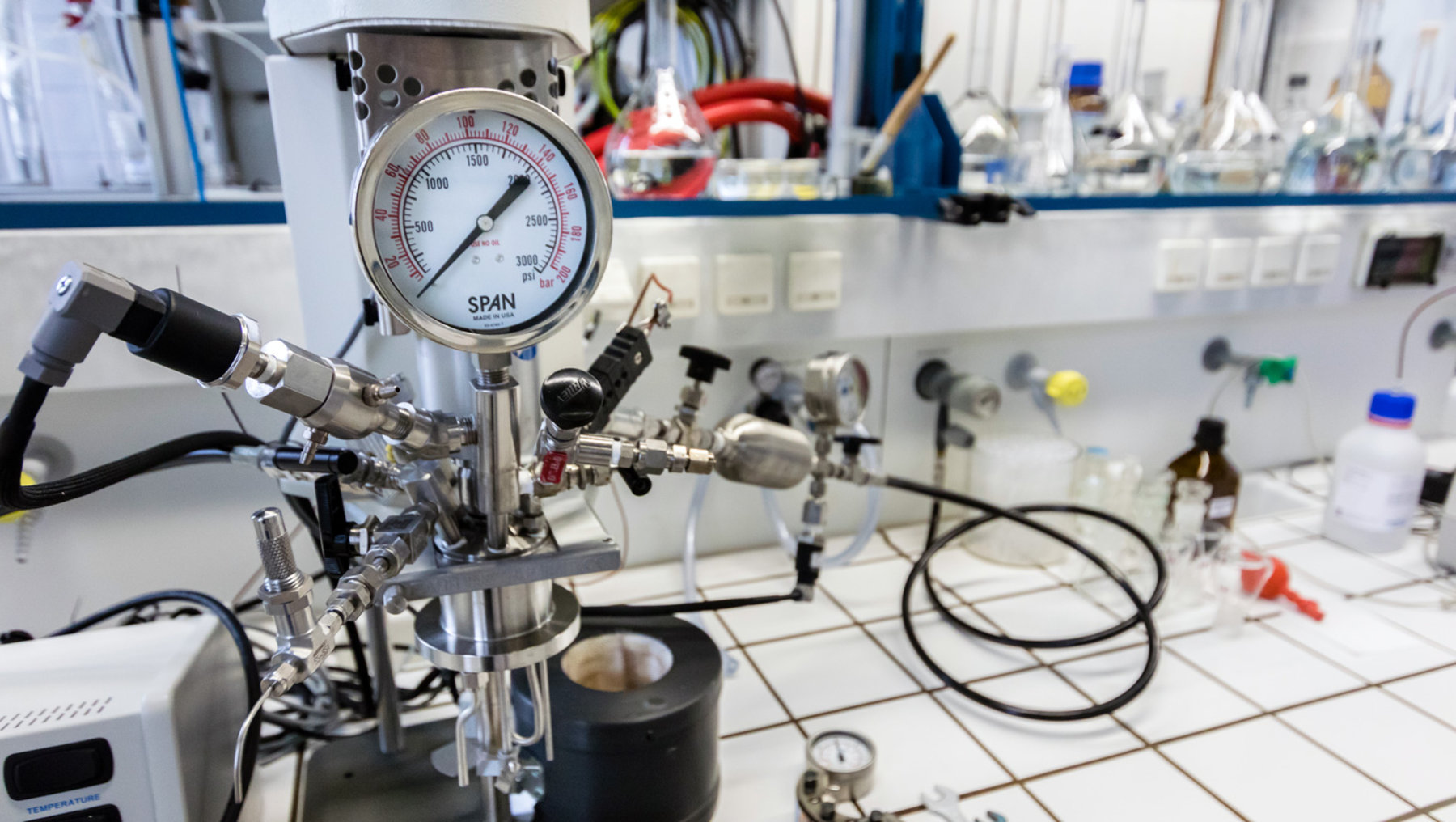 Hochdrucksyntheseanlage für heterogenkatalysierte Mehrphasenreaktionen