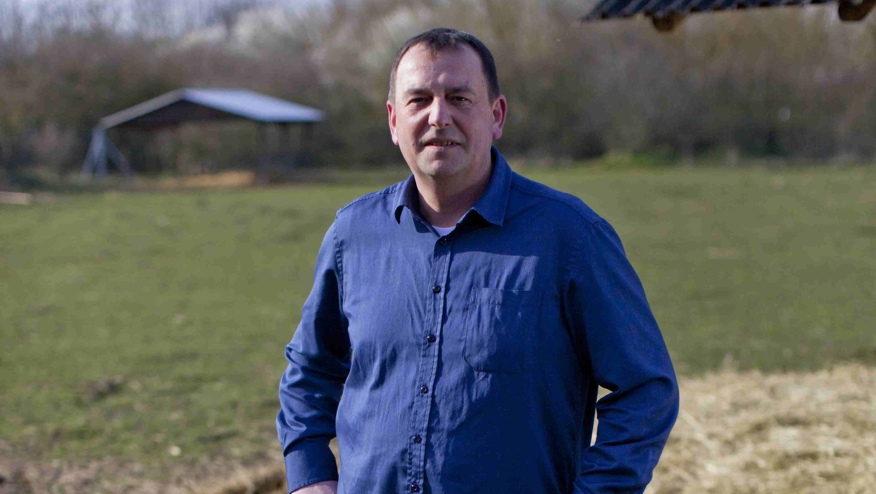 Symbolbild Landwirtschaft und Tierhaltung zeigt Person vor einer Weide: Prof. Dr. Heiko Scholz von der Hochschule Anhalt