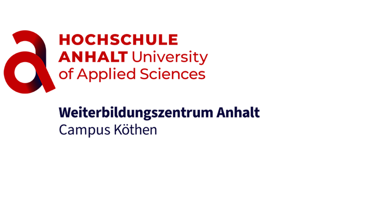 "Logo der Hochschule Anhalt - University of Applied Sciences. Darunter steht 'Weiterbildungszentrum Anhalt Campus Köthen'. Das Logo besteht aus einem roten 'a' und dem Text in rot und blau."