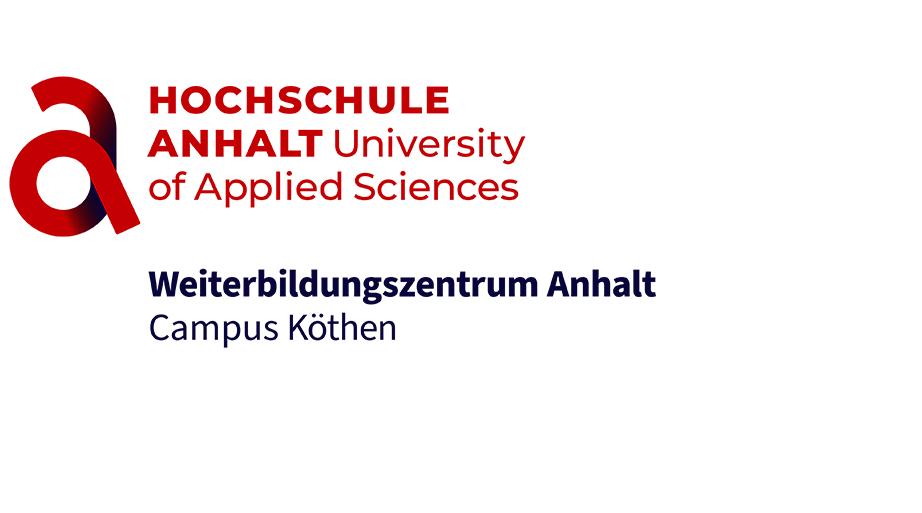 "Logo der Hochschule Anhalt - University of Applied Sciences. Darunter steht 'Weiterbildungszentrum Anhalt Campus Köthen'. Das Logo besteht aus einem roten 'a' und dem Text in rot und blau."