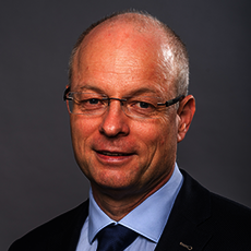 Porträtfoto von Prof. Dr. Steffen Strauß