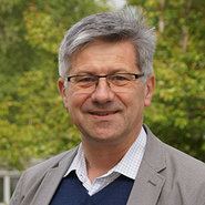 Porträtfoto von Prof. Dr. Thomas Tanneberger