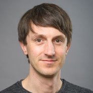 Porträtfoto von Prof. Dr. Johannes Tümler     