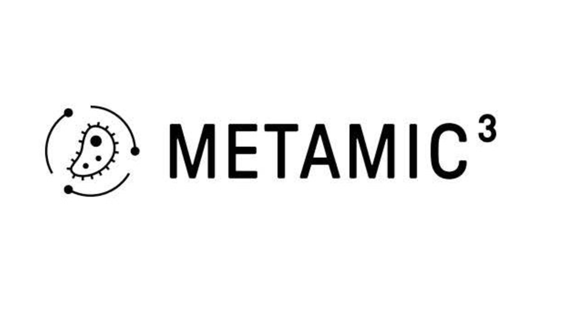 Logo mit dem Schriftzug „METAMIC³“ und einem kleinen Symbol links daneben, das aus einem Kreis mit einem Pfeil und einem Punkt besteht.
