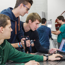 Studierende am Laptop