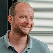 Porträtfoto von Matthias Voelzke