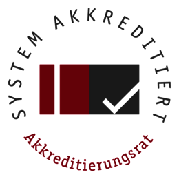 "Logo des Akkreditierungsrates: Ein schwarzer Kreis mit den Worten 'SYSTEM AKKREDITIERT' und 'Akkreditierungsrat'. Im Zentrum befindet sich ein Symbol mit drei vertikalen Streifen in Rot und Schwarz sowie einem weißen Häkchen im letzten Feld."