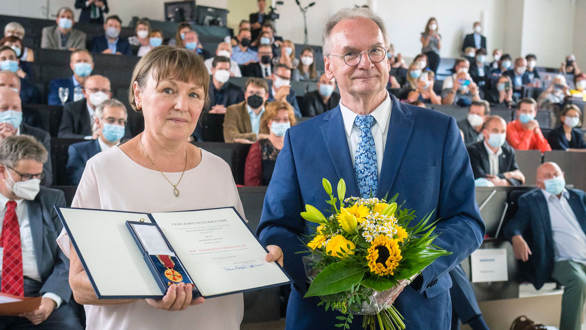 Margitta Kunze wird mit dem Bundesverdienstkreuz ausgezeichnet