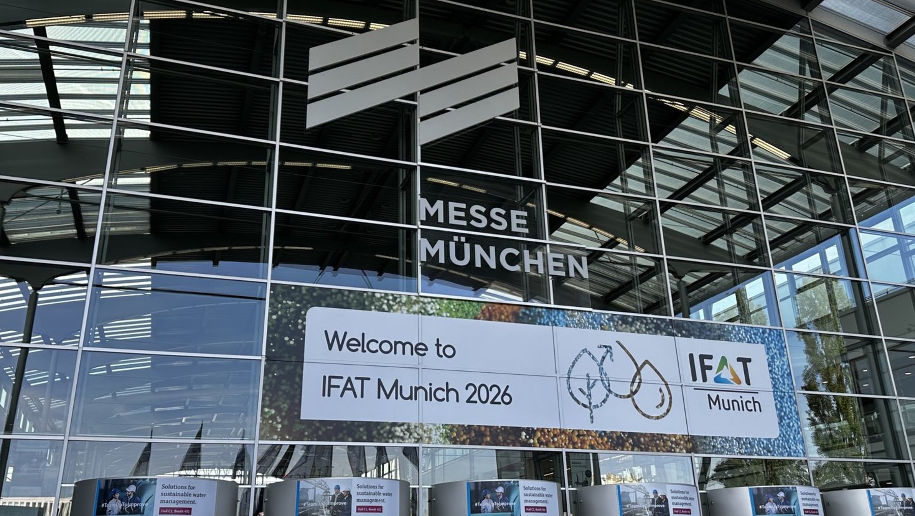Willkommensbanner für die IFAT München 2026 an der Messe München mit Logo und Text „Welcome to IFAT Munich 2026“.