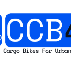 Logo mit dem Schriftzug „CCB4U“ in Großbuchstaben auf blauem Grund, darunter ein Fahrrad-Symbol in einem kleinen Quadrat sowie der Zusatz „Commercial Cargo Bikes For Urban Logistics“.