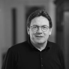 Porträtfoto von Michael Sarbacher
