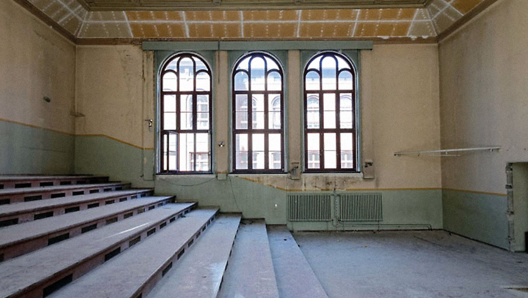 unsanierter Hörsaal