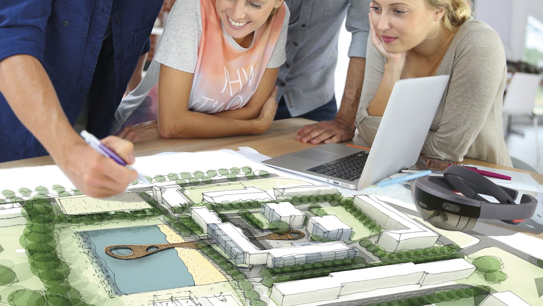 Studierende arbeiten an einem Lageplan mit Bäumen und Häusern