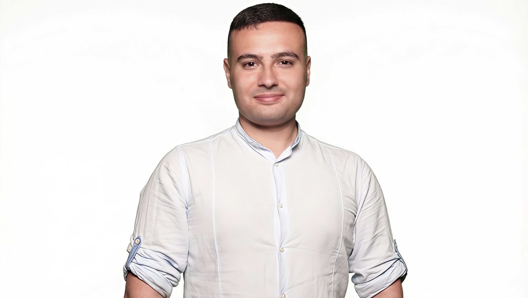 Porträtbild einer jungen Person zeigt Fuad Ismailzade, Student im Master "Food and Agribusiness" am Campus Bernburg der Hochschule Anhalt